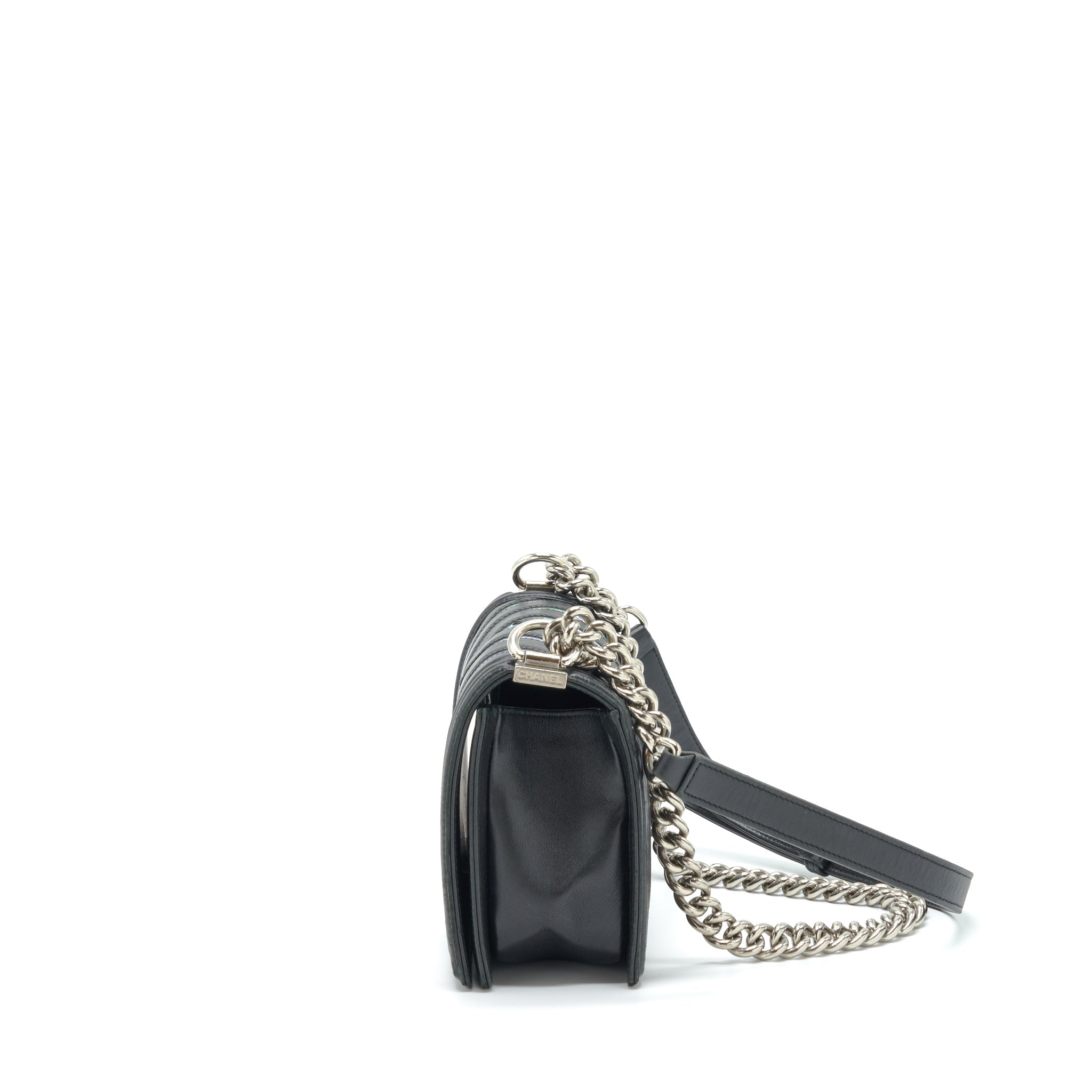 chanel-medium-boy-chevron-lambskin-black-silver-shw