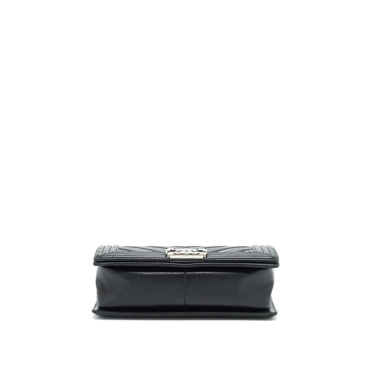 chanel-medium-boy-chevron-lambskin-black-silver-shw