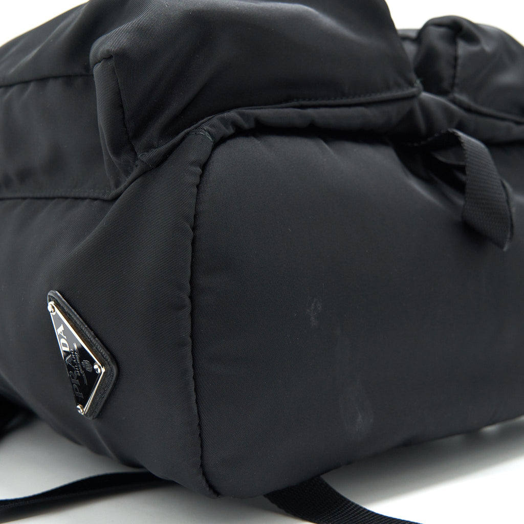 prada-nylon-backpack-xl