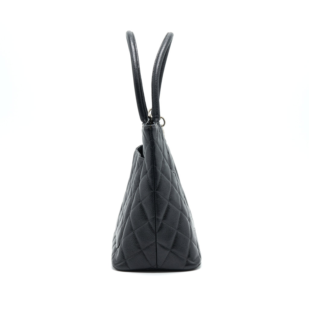 chanel-vintag-medallion-tote-bag-caviar-black-shw