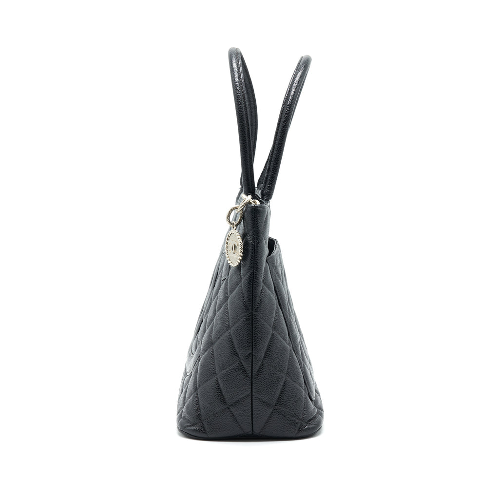 chanel-vintag-medallion-tote-bag-caviar-black-shw