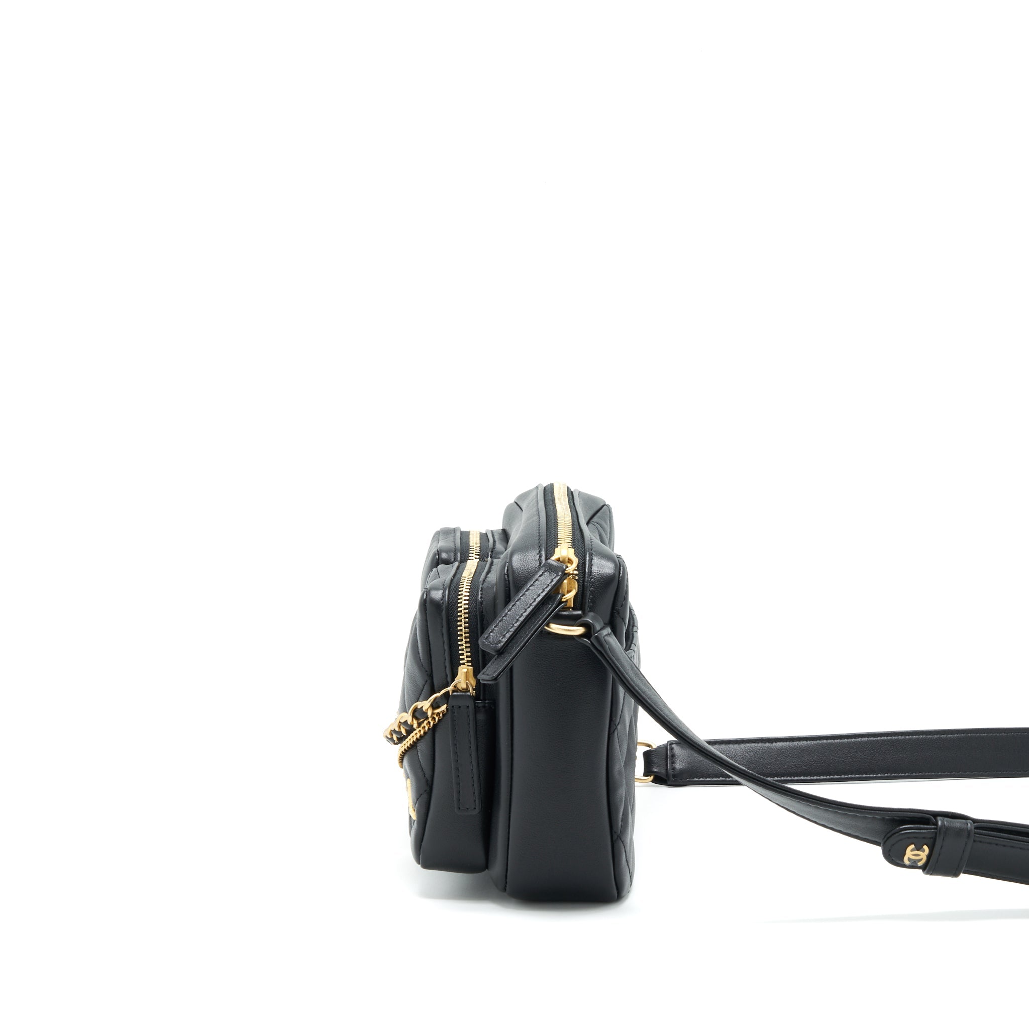chanel-22c-camera-bag-calfskin-black-ghw
