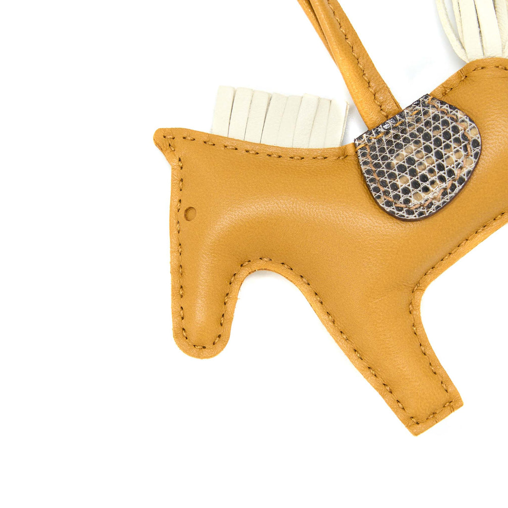 hermes-touch-rodeo-bag-charm-agneau-milo-lezard-natura-lisse-sesame-craie-desert