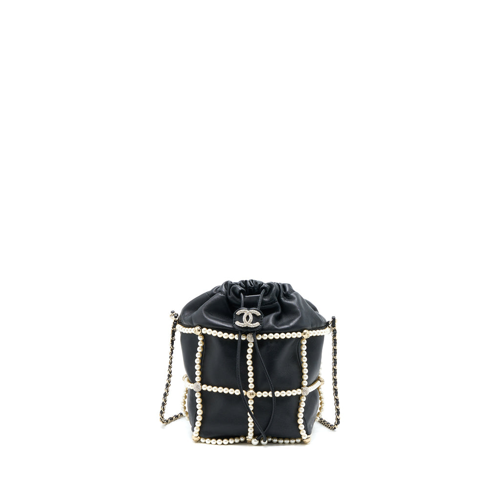chanel-bucket-crystal-cc-logo-pearl-chain-bag-lambskin-black-shw