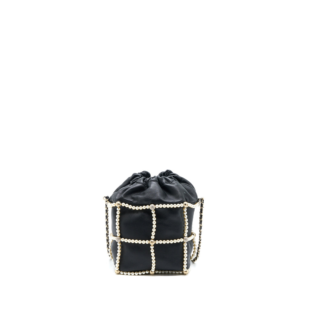 chanel-bucket-crystal-cc-logo-pearl-chain-bag-lambskin-black-shw