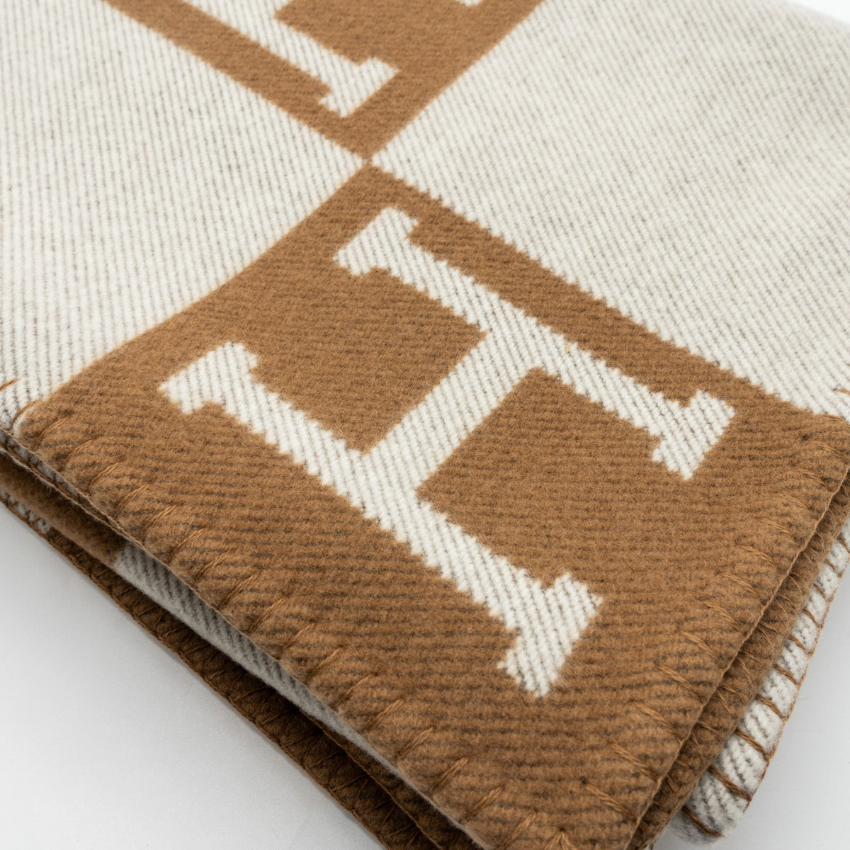hermes-avalon-throw-blanket-camel-9
