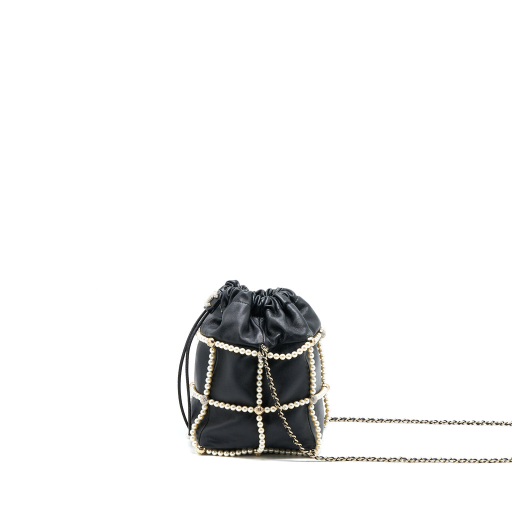 chanel-bucket-crystal-cc-logo-pearl-chain-bag-lambskin-black-shw