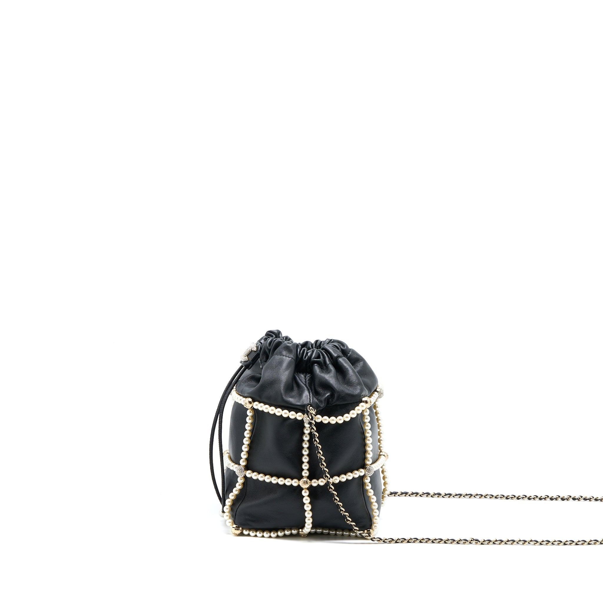 chanel-bucket-crystal-cc-logo-pearl-chain-bag-lambskin-black-shw