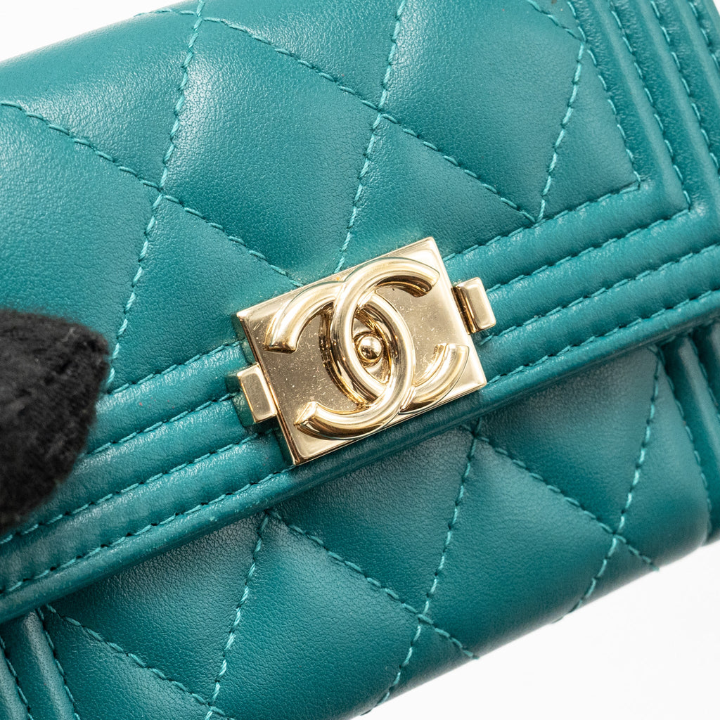 chanel-boy-flap-card-holder-lambskin-green-lghw