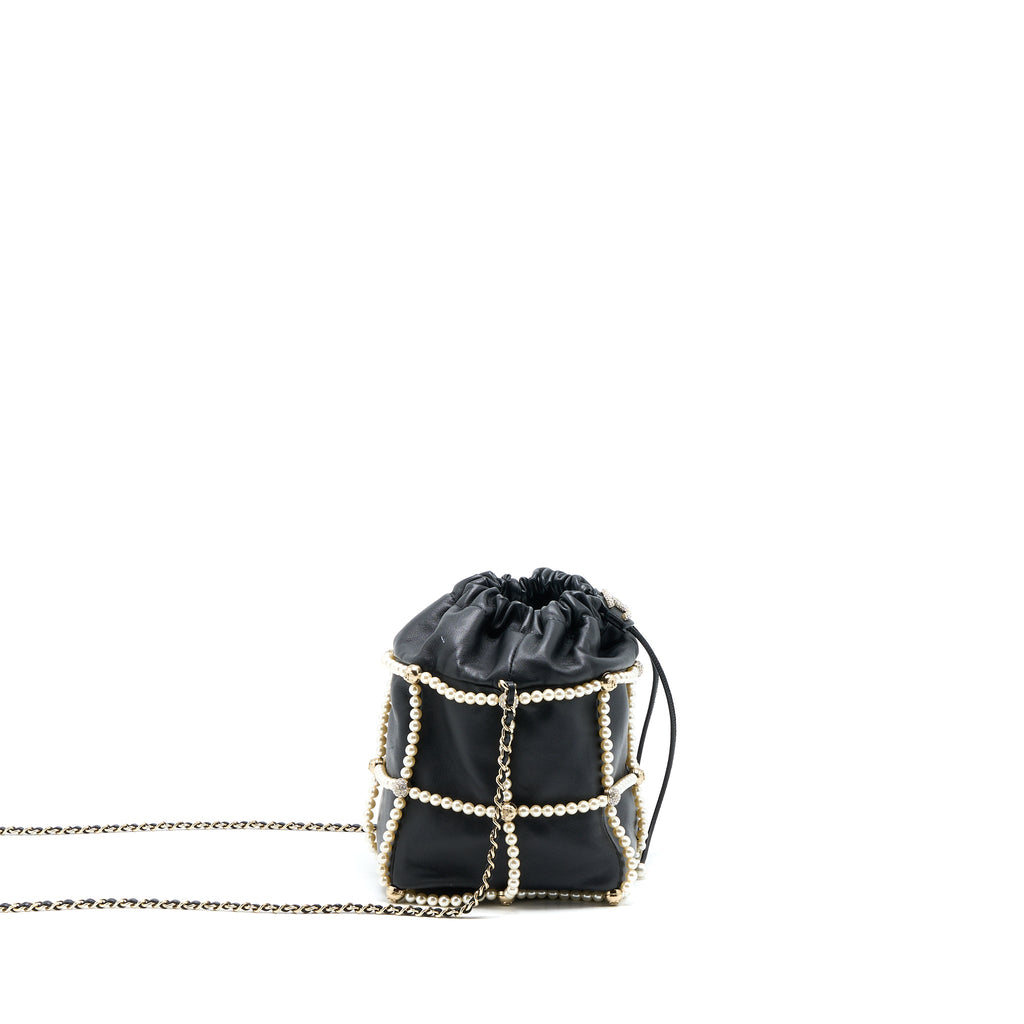 chanel-bucket-crystal-cc-logo-pearl-chain-bag-lambskin-black-shw