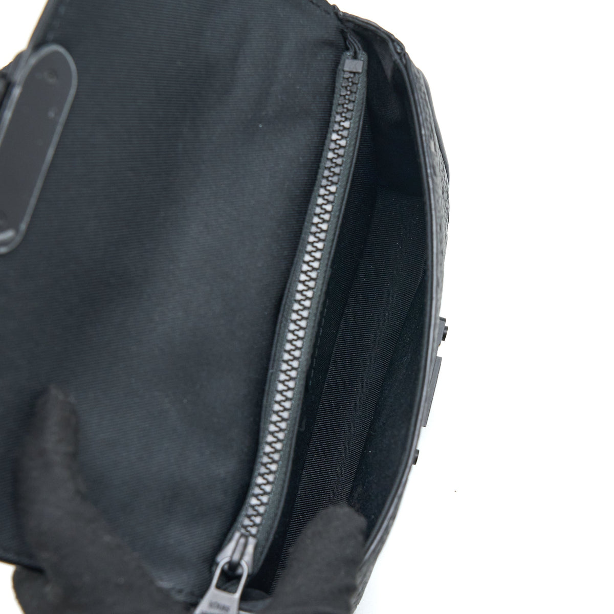 louis-vuitton-s-lock-slingbag-monogram-embossed-taurillon-black-black-hardware-new-version