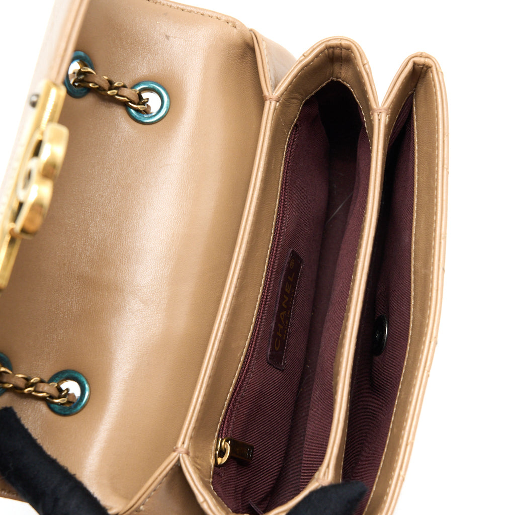 chanel-messenger-flap-bag-lambskin-beige-ghw