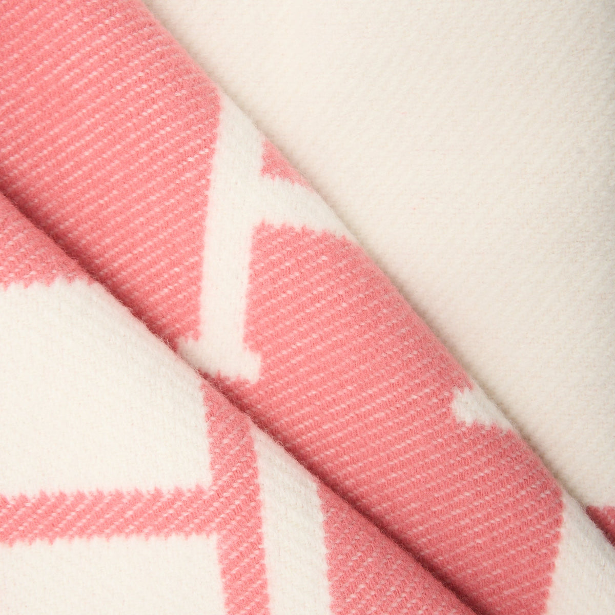 hermes-avalon-baby-blanket-rose-airelle-blanc