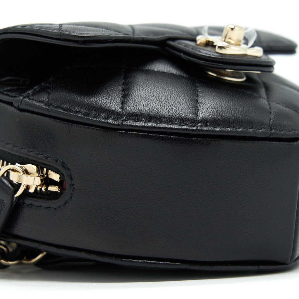 chanel-22s-heart-belt-bag-lambskin-black-lghw
