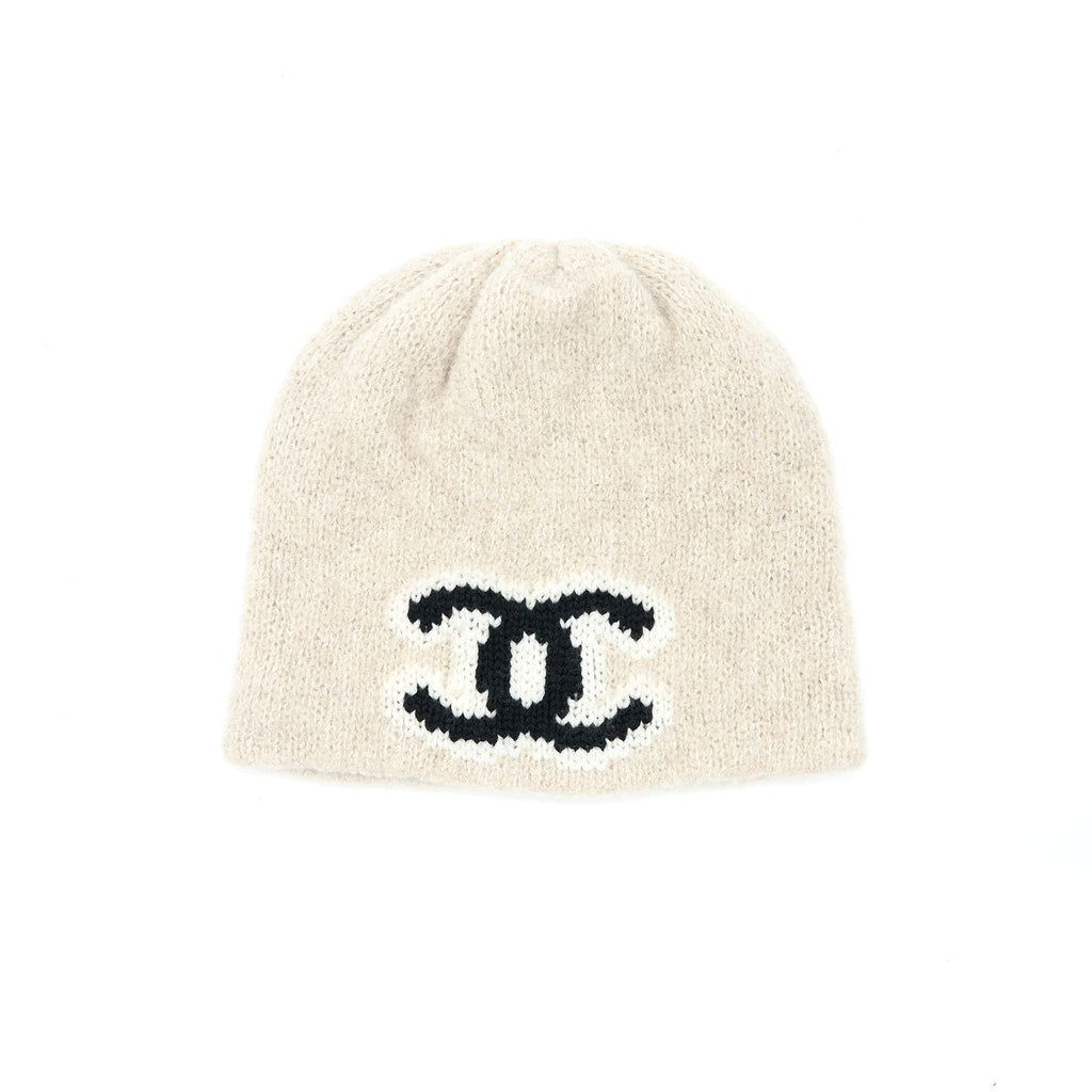 chanel-22b-cashmere-hat-beige-black-white