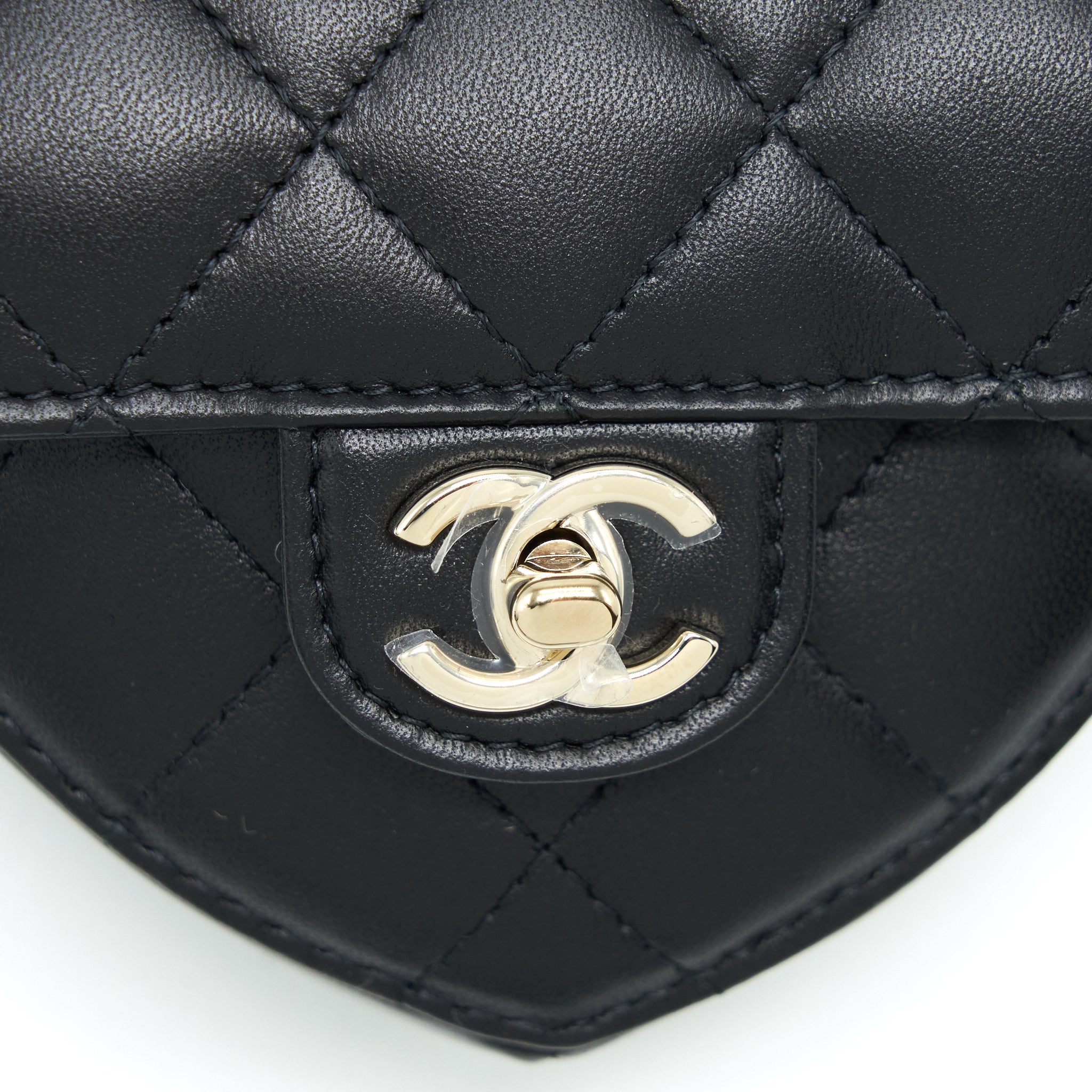 chanel-22s-heart-belt-bag-lambskin-black-lghw