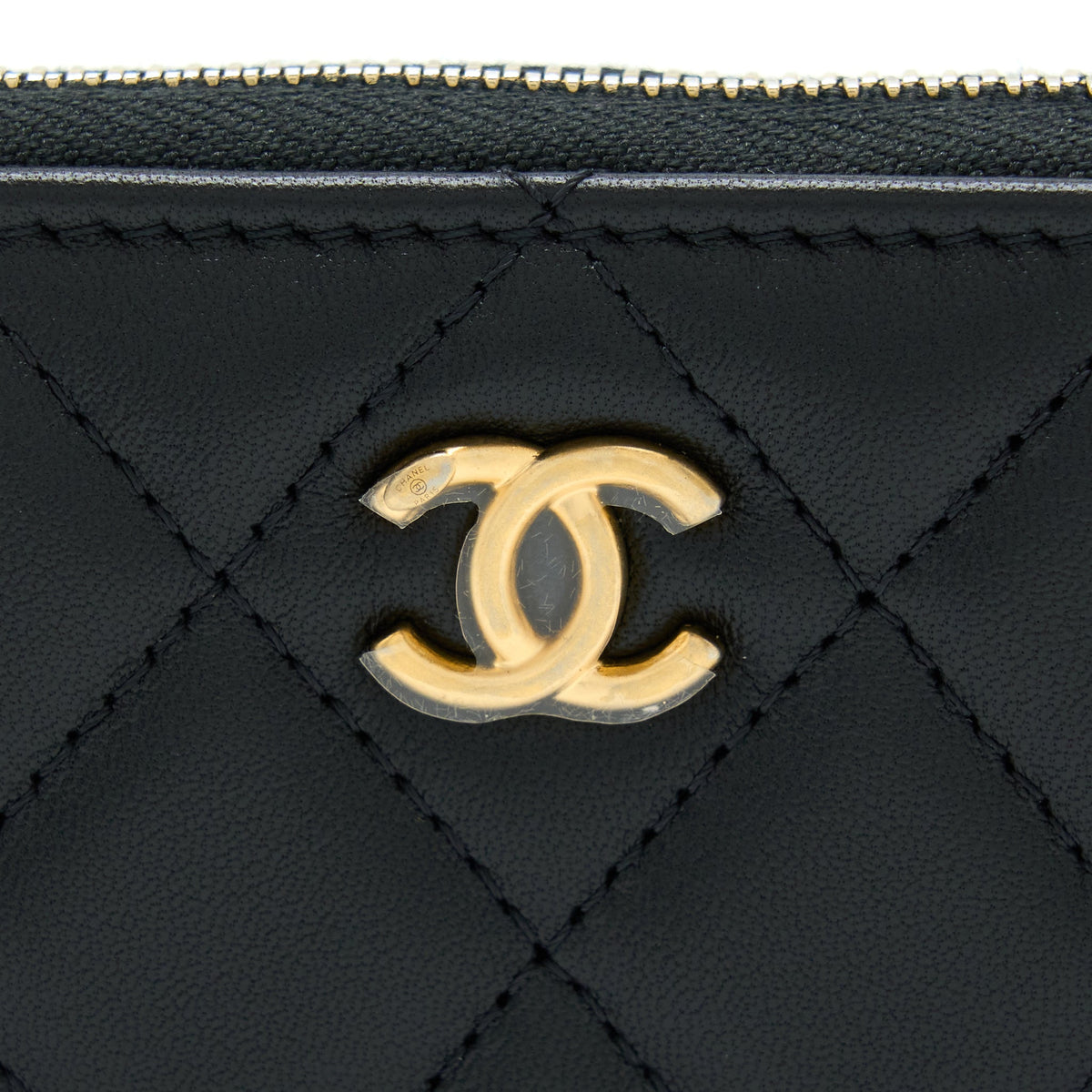 chanel-22c-pearl-crush-card-holder-with-chain-black-ghw
