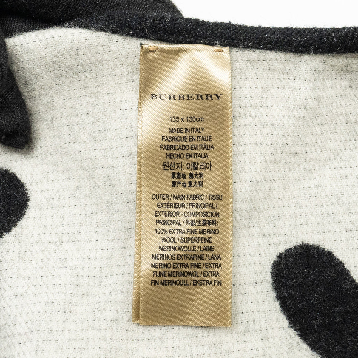burberry-love-heart-cape-wool-black-white