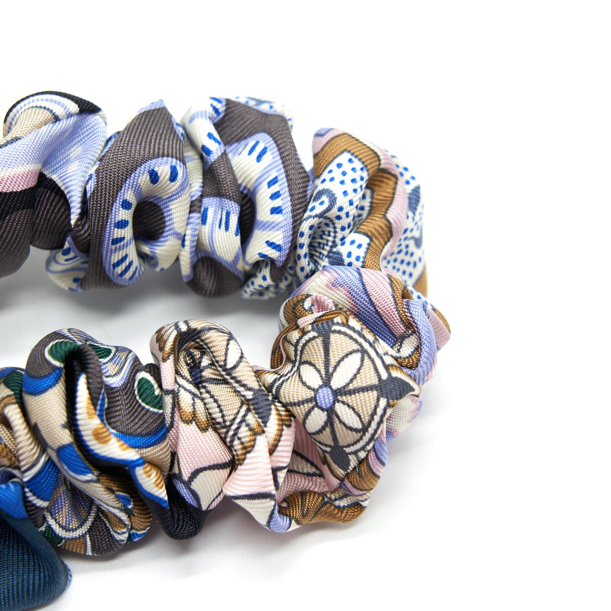 hermes-bella-scrunchie-hair-scarf