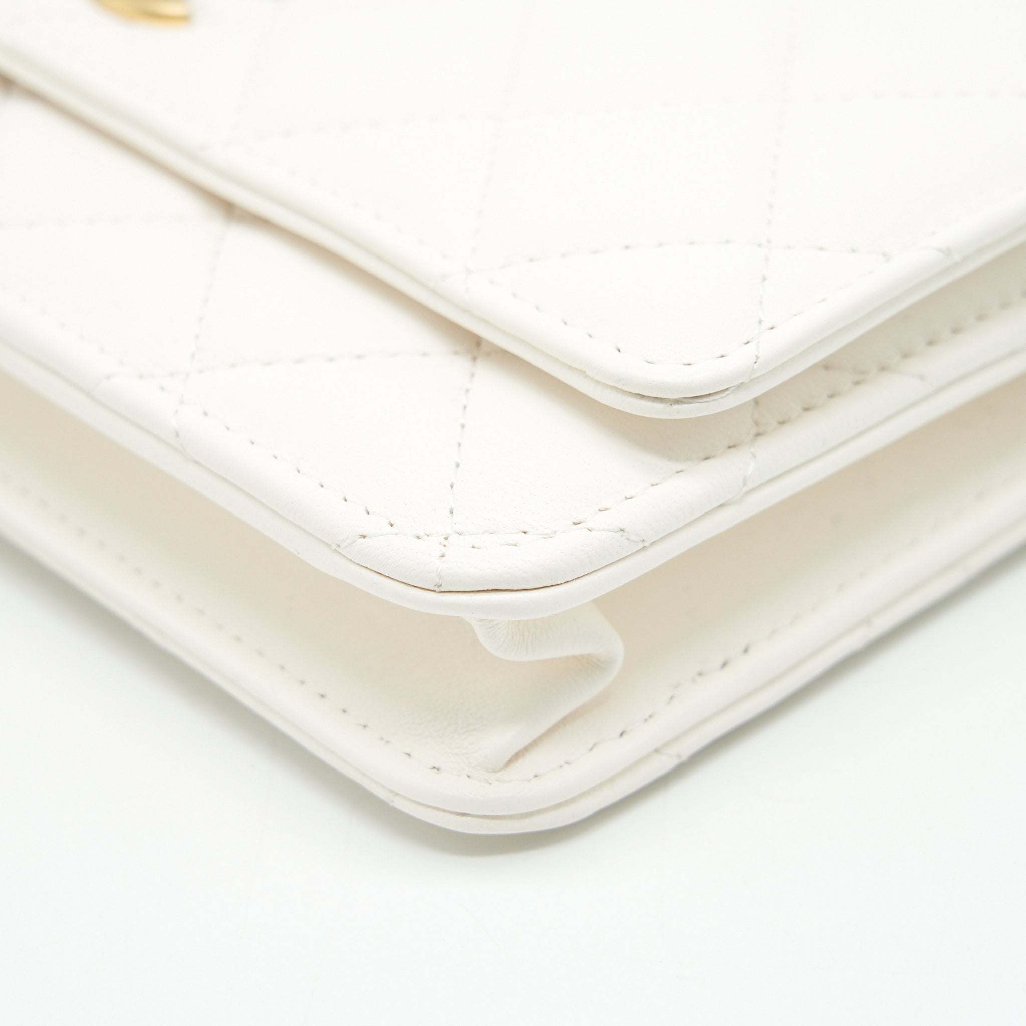 chanel-pearl-crush-wallet-on-chain-lambskin-white-ghw-microchip