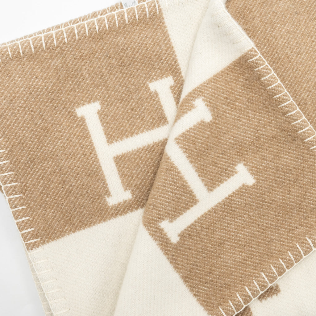 hermes-avalon-baby-blanket-merinos-wool-cashmere-noisette-moyer-blanc