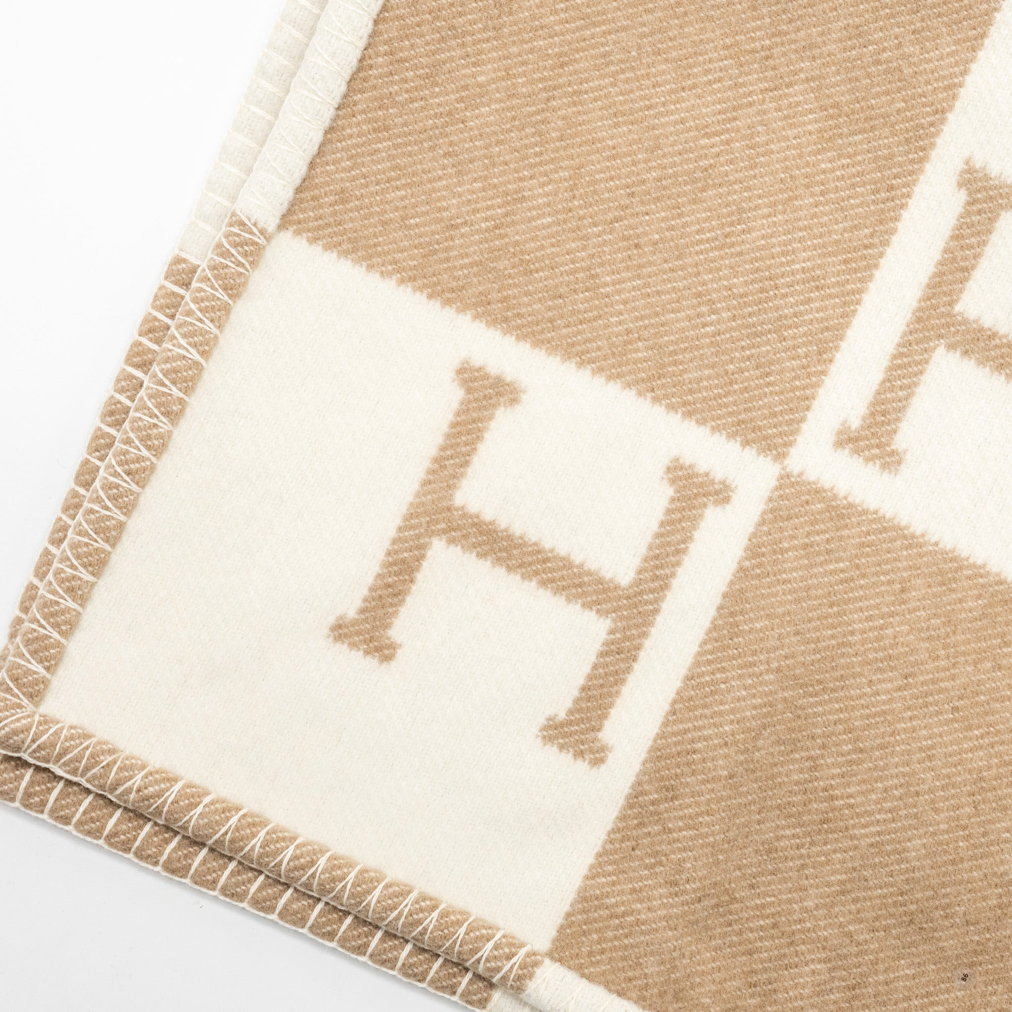 hermes-avalon-baby-blanket-merinos-wool-cashmere-noisette-moyer-blanc