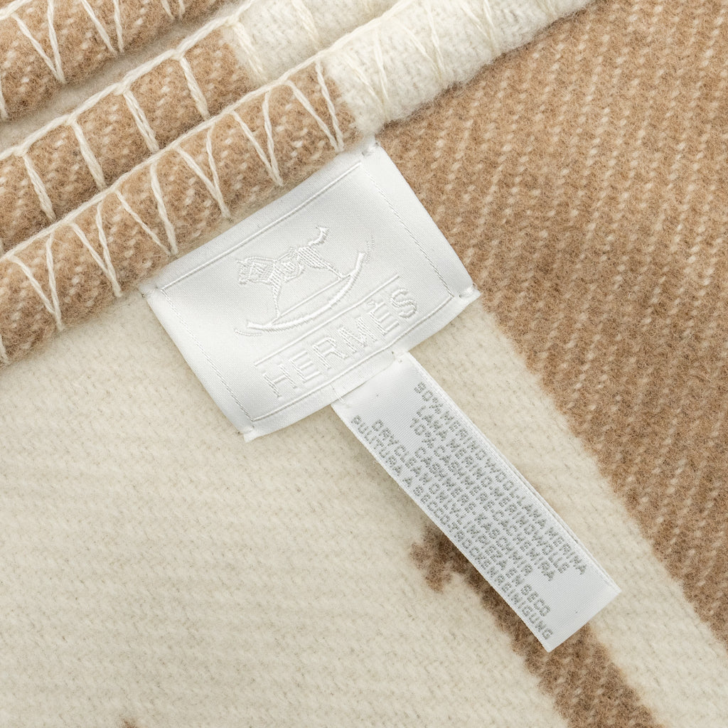 hermes-avalon-baby-blanket-merinos-wool-cashmere-noisette-moyer-blanc