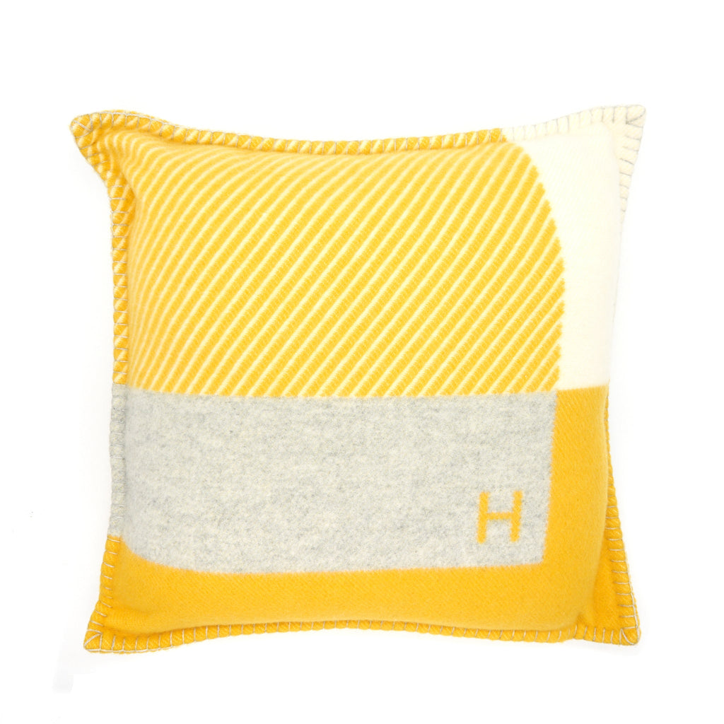 hermes-avalon-iii-pillow-gris-soleil