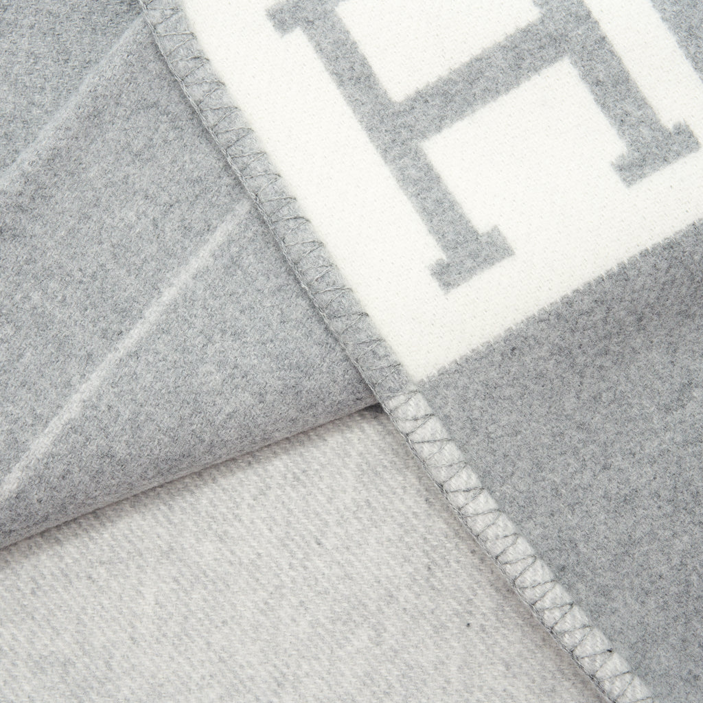 hermes-avalon-throw-blanket-ecru-gris-clair