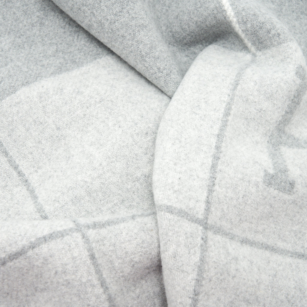 hermes-avalon-throw-blanket-ecru-gris-clair