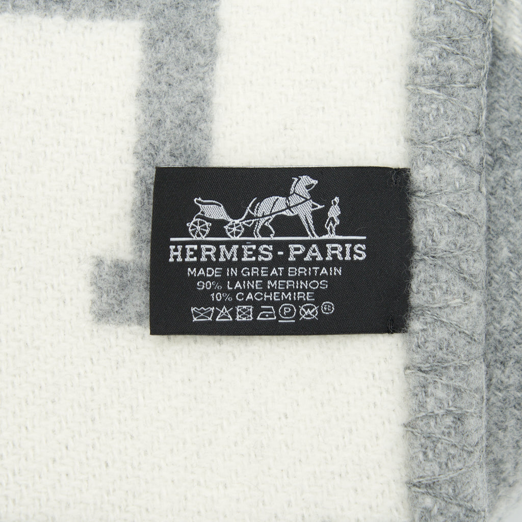hermes-avalon-throw-blanket-ecru-gris-clair