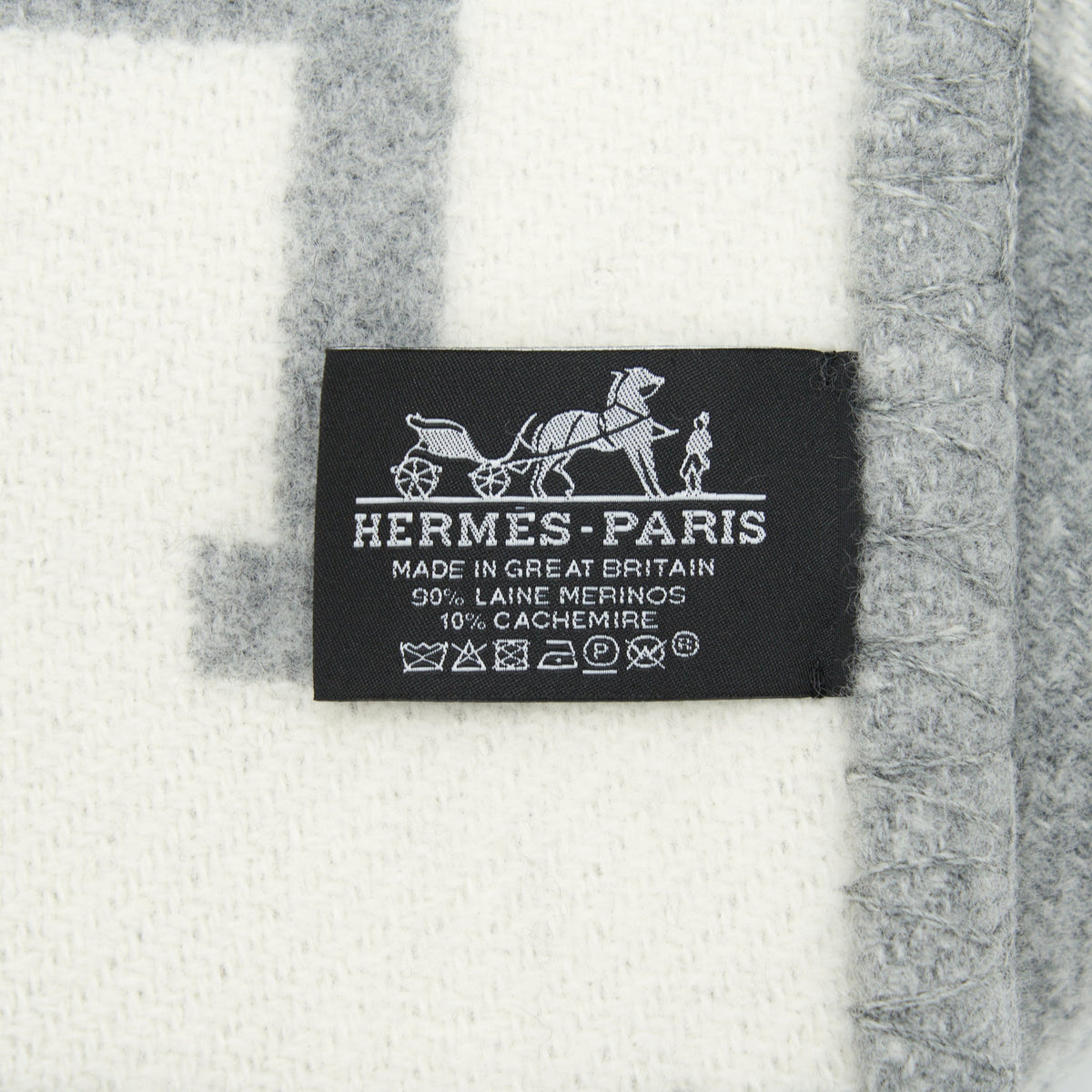 hermes-avalon-throw-blanket-ecru-gris-clair