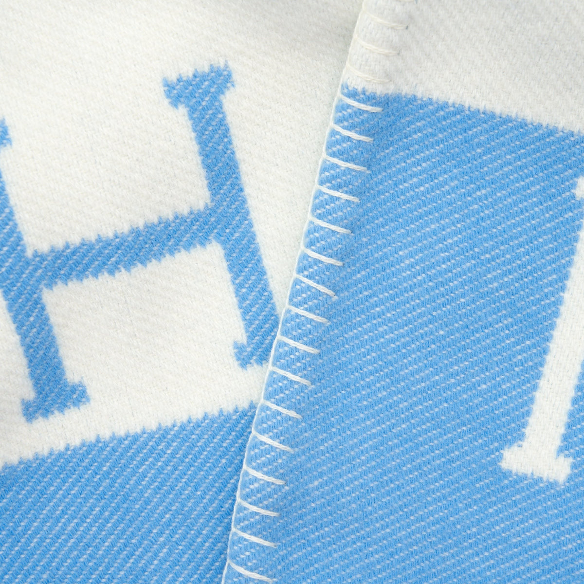 hermes-avalon-baby-blanket-bleu-genievre-blanc-100-x-140cm