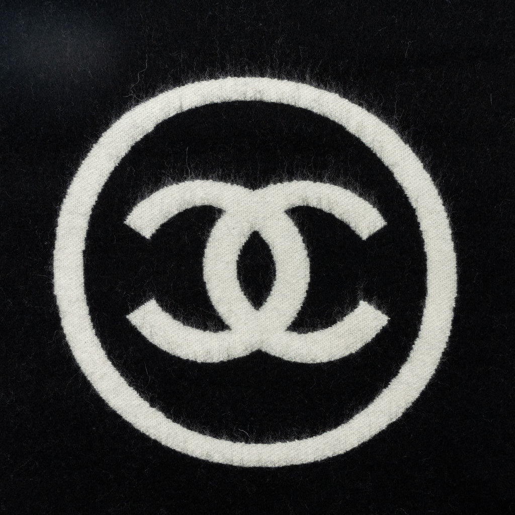 chanel-letter-cc-logo-cashmere-scarf-black-white