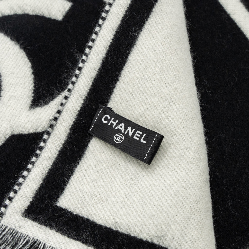 chanel-letter-cc-logo-cashmere-scarf-black-white