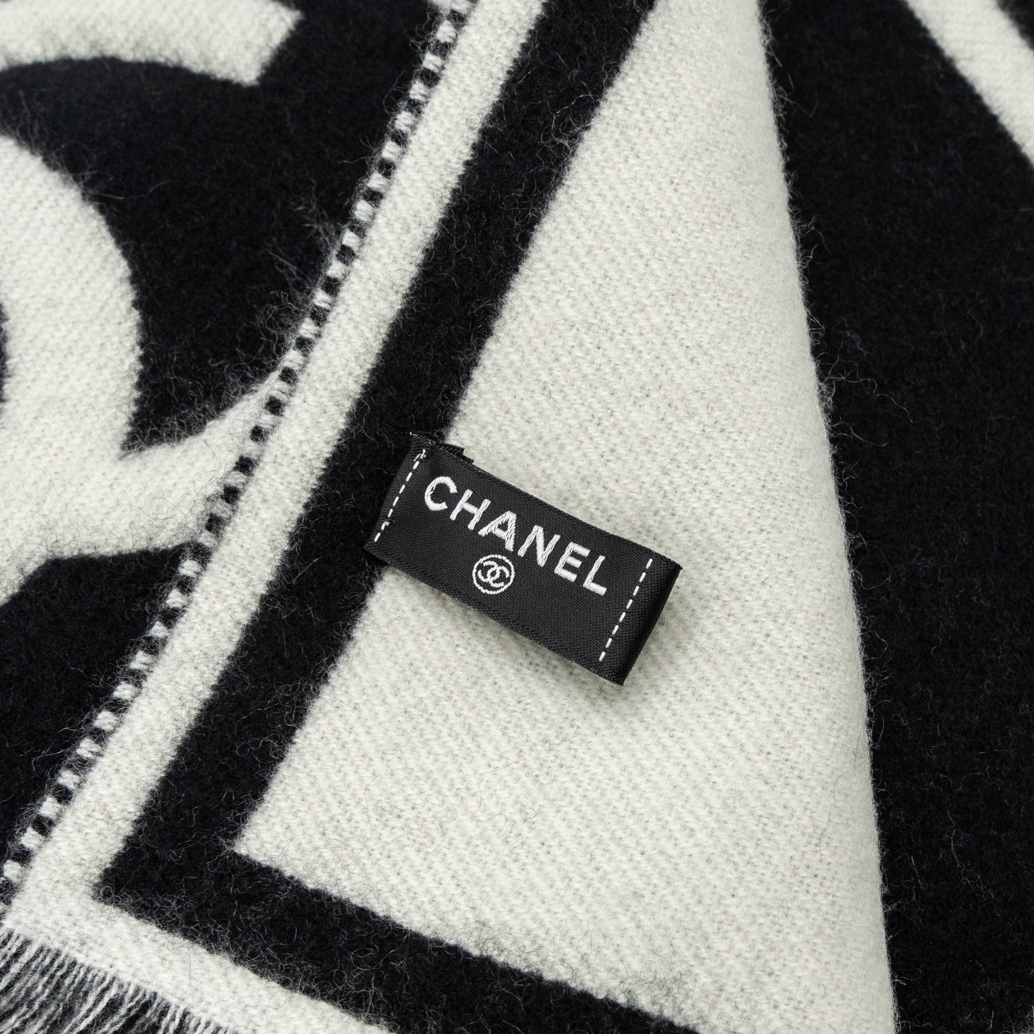 chanel-letter-cc-logo-cashmere-scarf-black-white