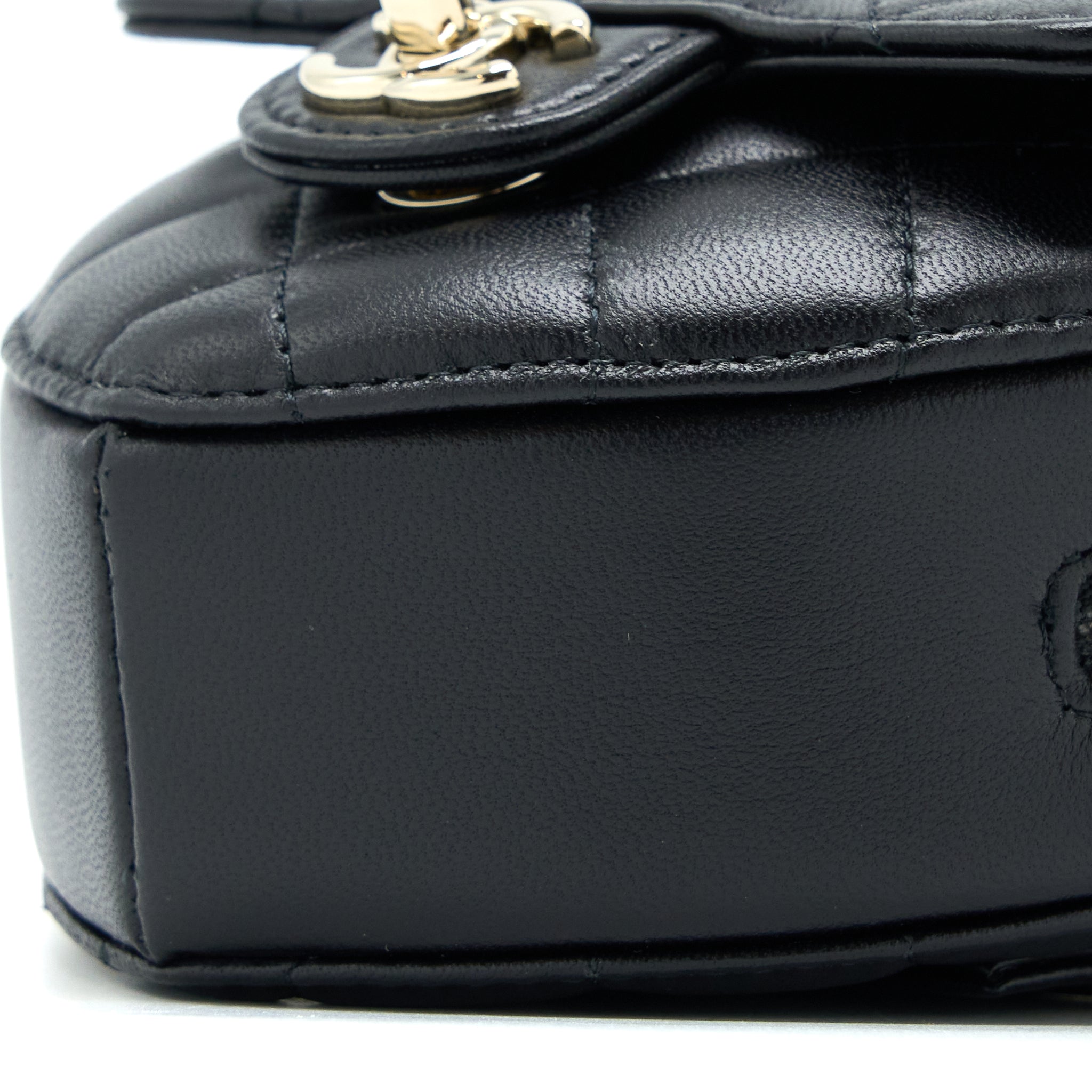 chanel-22s-heart-belt-bag-lambskin-black-lghw-7