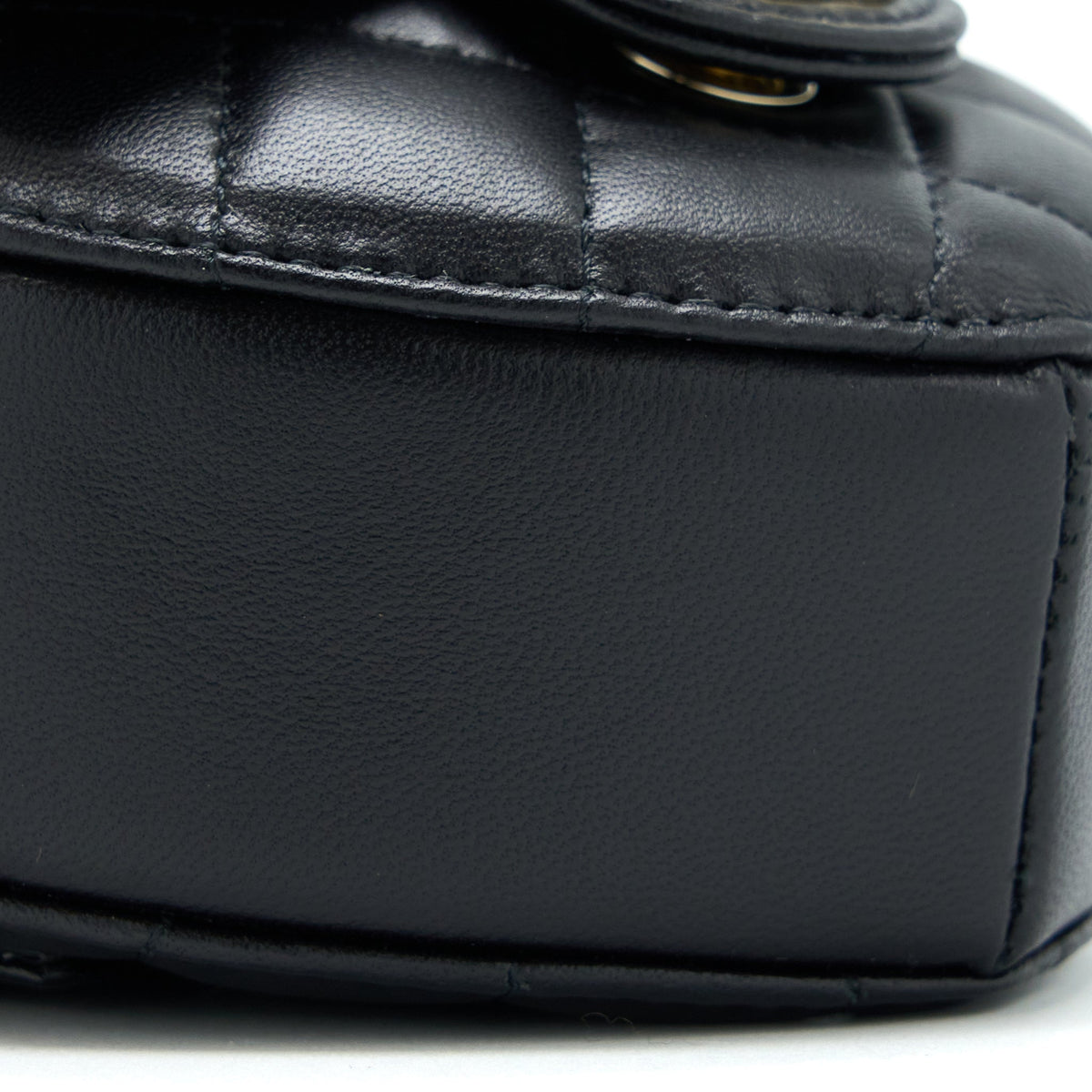 chanel-22s-heart-belt-bag-lambskin-black-lghw-7