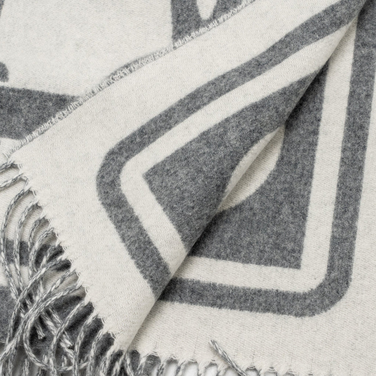 hermes-petite-casaque-coaching-scarf-ivorie-gris-flanelle