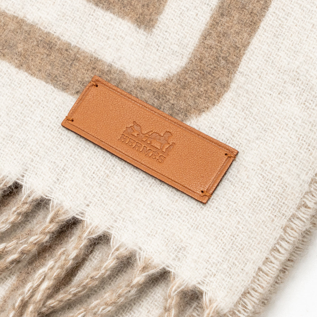 hermes-petite-casaque-coaching-scarf-desert-ivoire