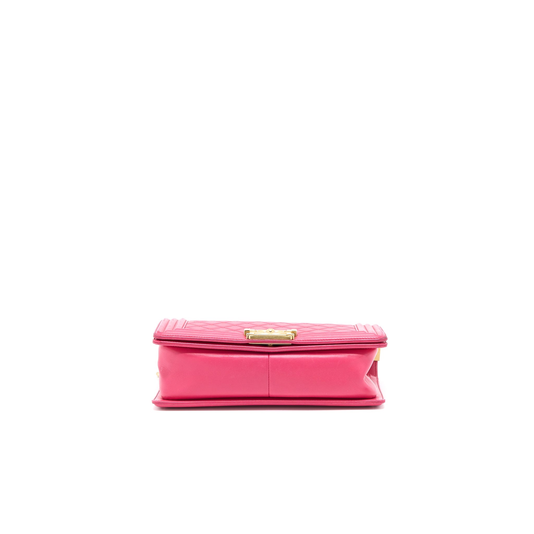 chanel-medium-boy-bag-lambskin-pink-ghw