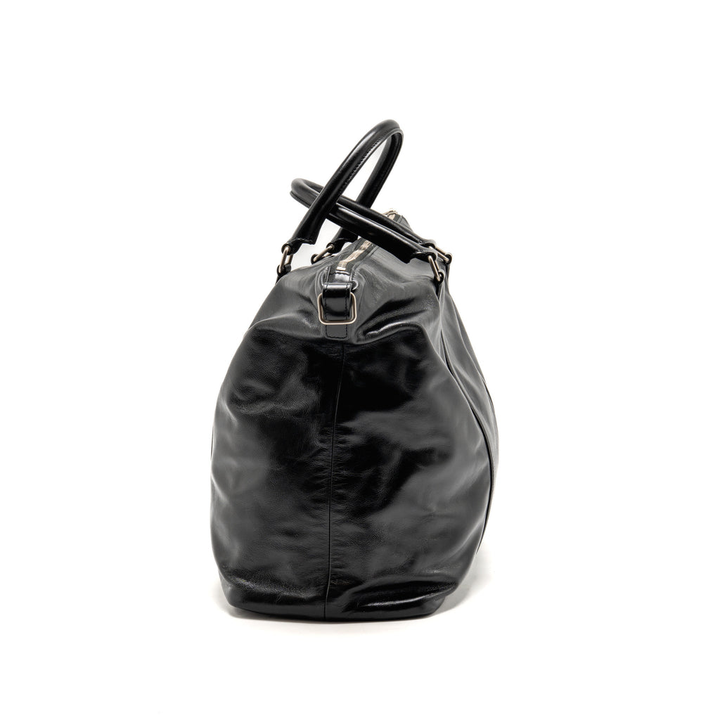 saint-laurent-ysl-sac-de-jour-duffle-tote-bag-smooth-leather-black-shw
