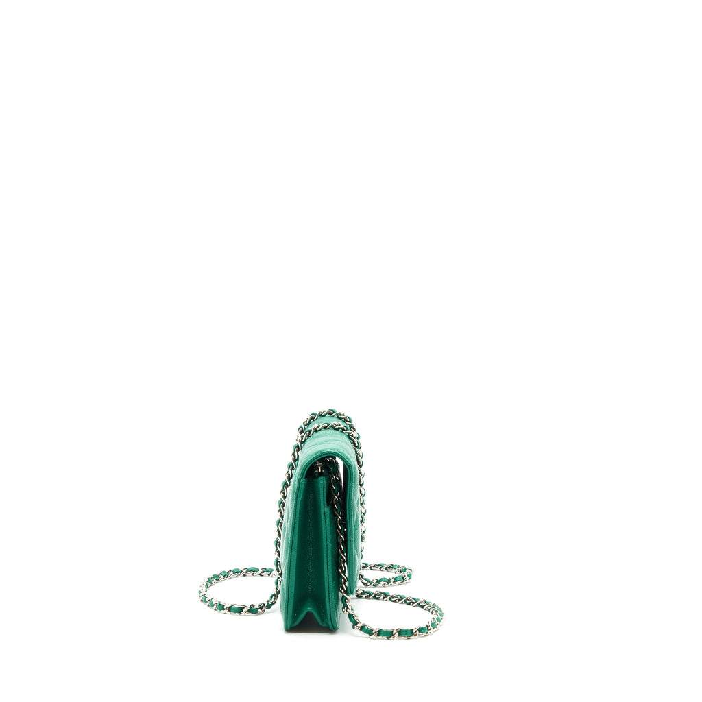 chanel-classic-wallet-on-chain-caviar-green-shw