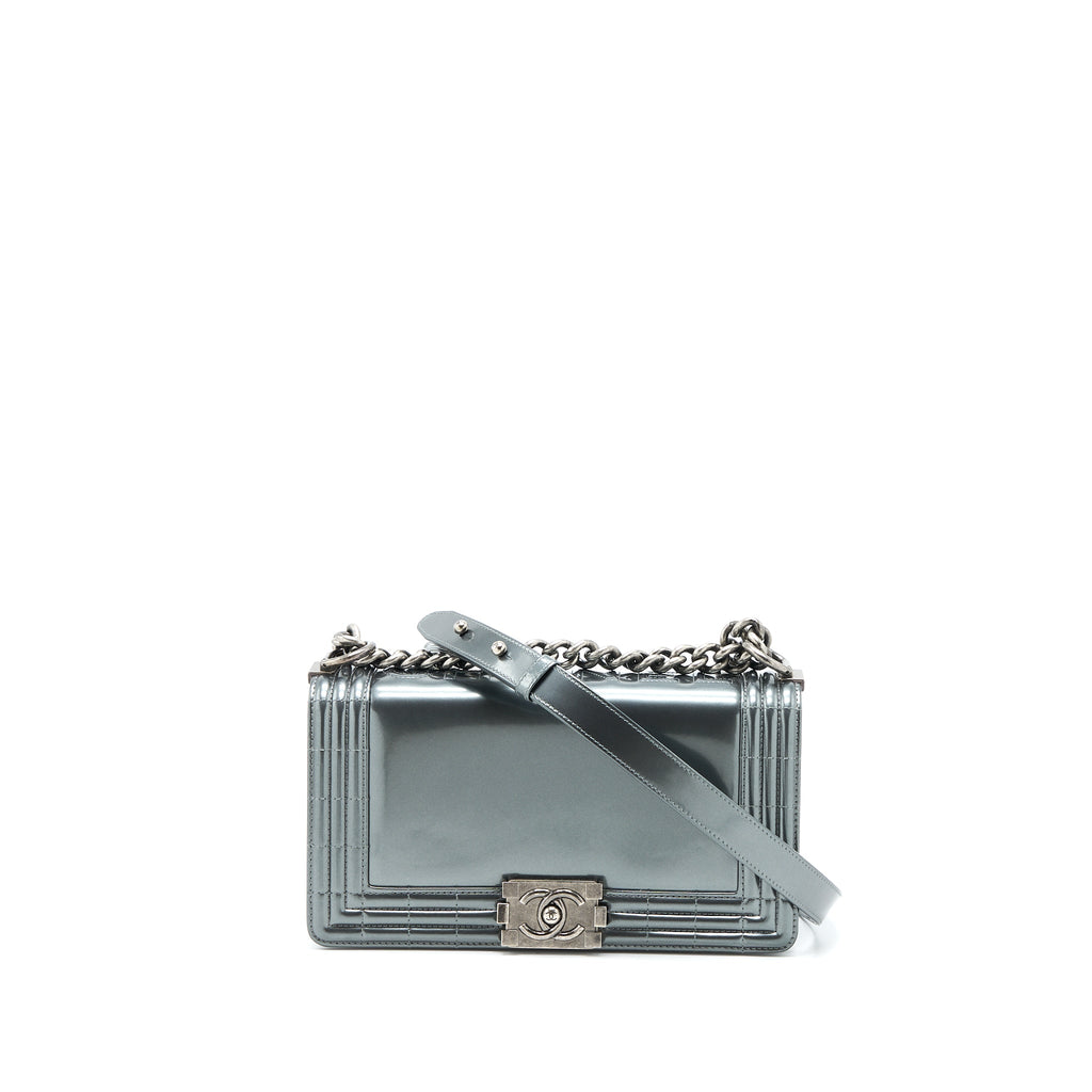 chanel-boy-bag-patent-grey-ruthenium-shw