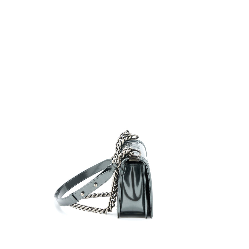 chanel-boy-bag-patent-grey-ruthenium-shw