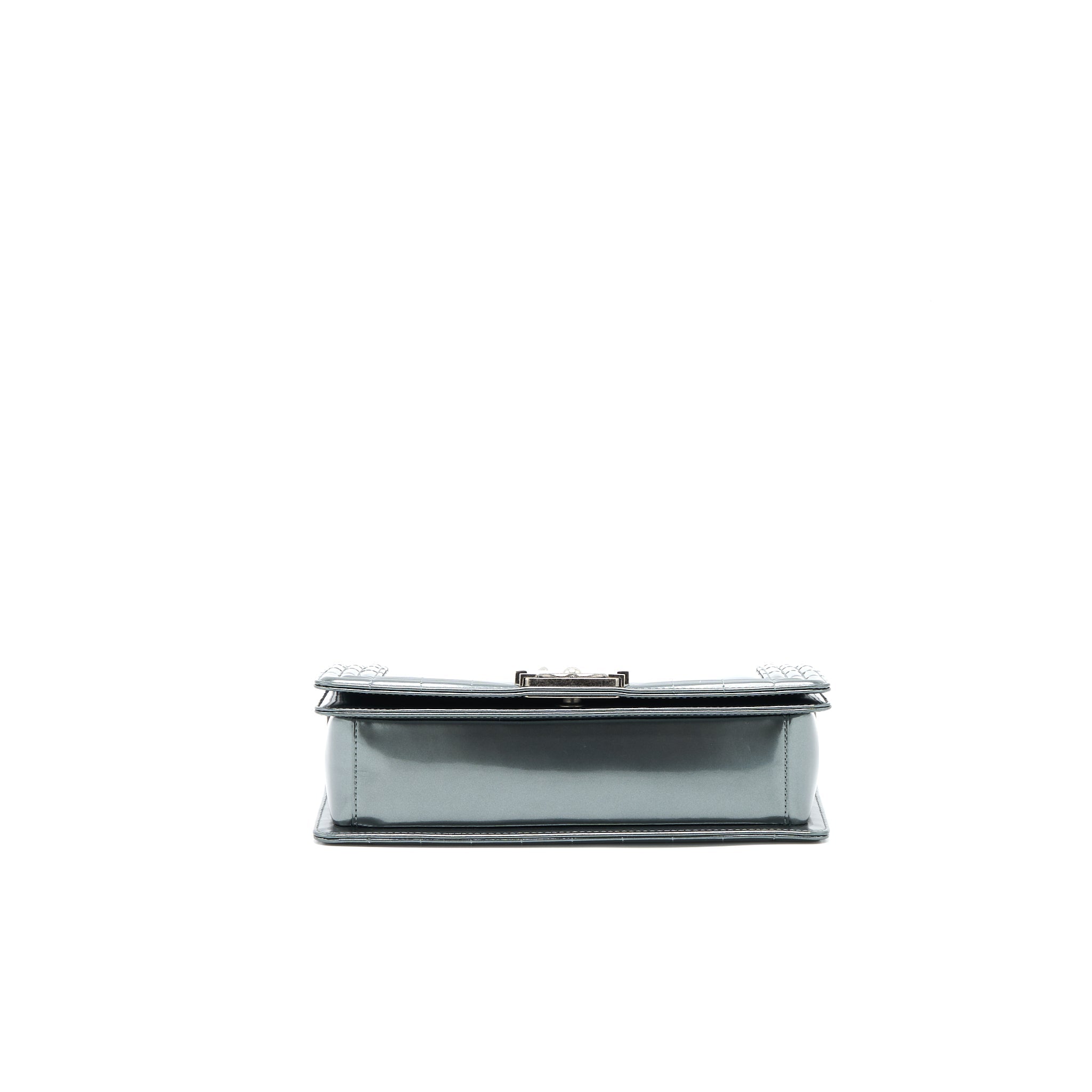 chanel-boy-bag-patent-grey-ruthenium-shw