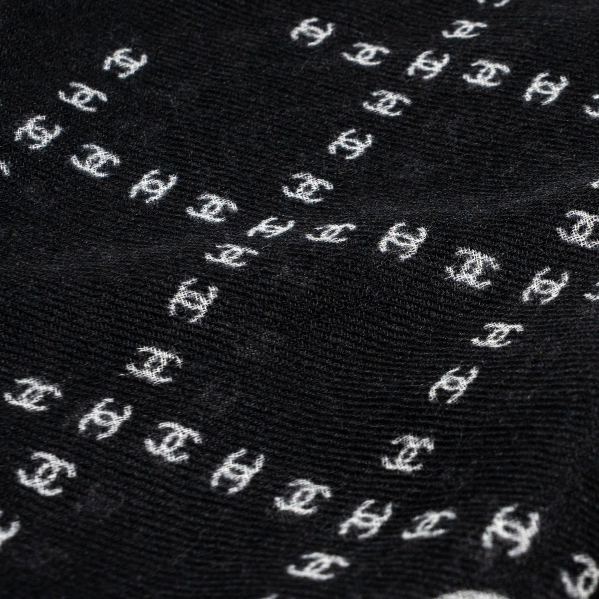 chanel-scarf-eye-mask-travel-set-black