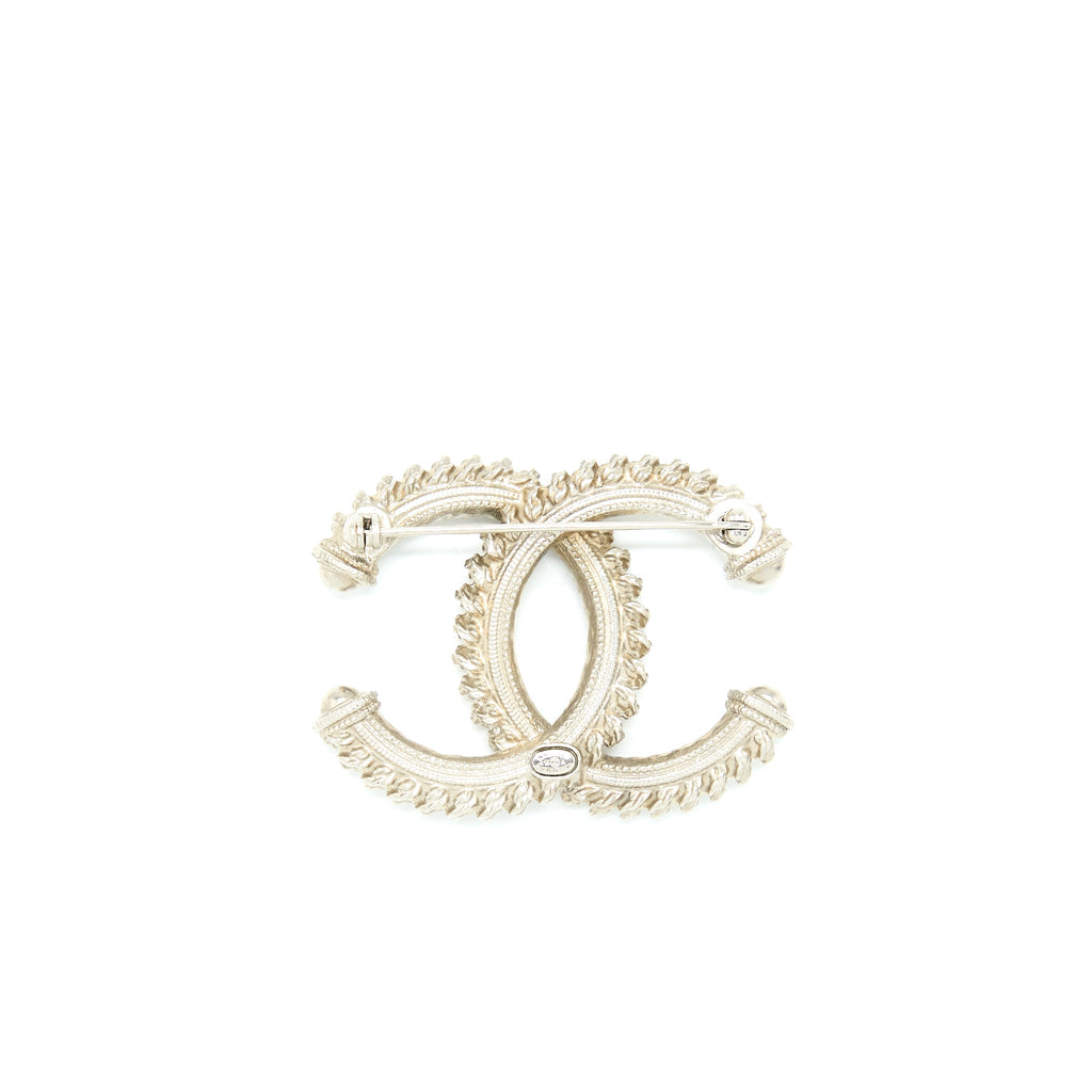 chanel-cc-logo-brooch-brushed-light-gold-tone