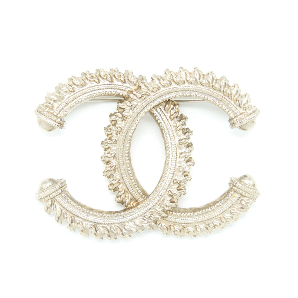 chanel-cc-logo-brooch-brushed-light-gold-tone