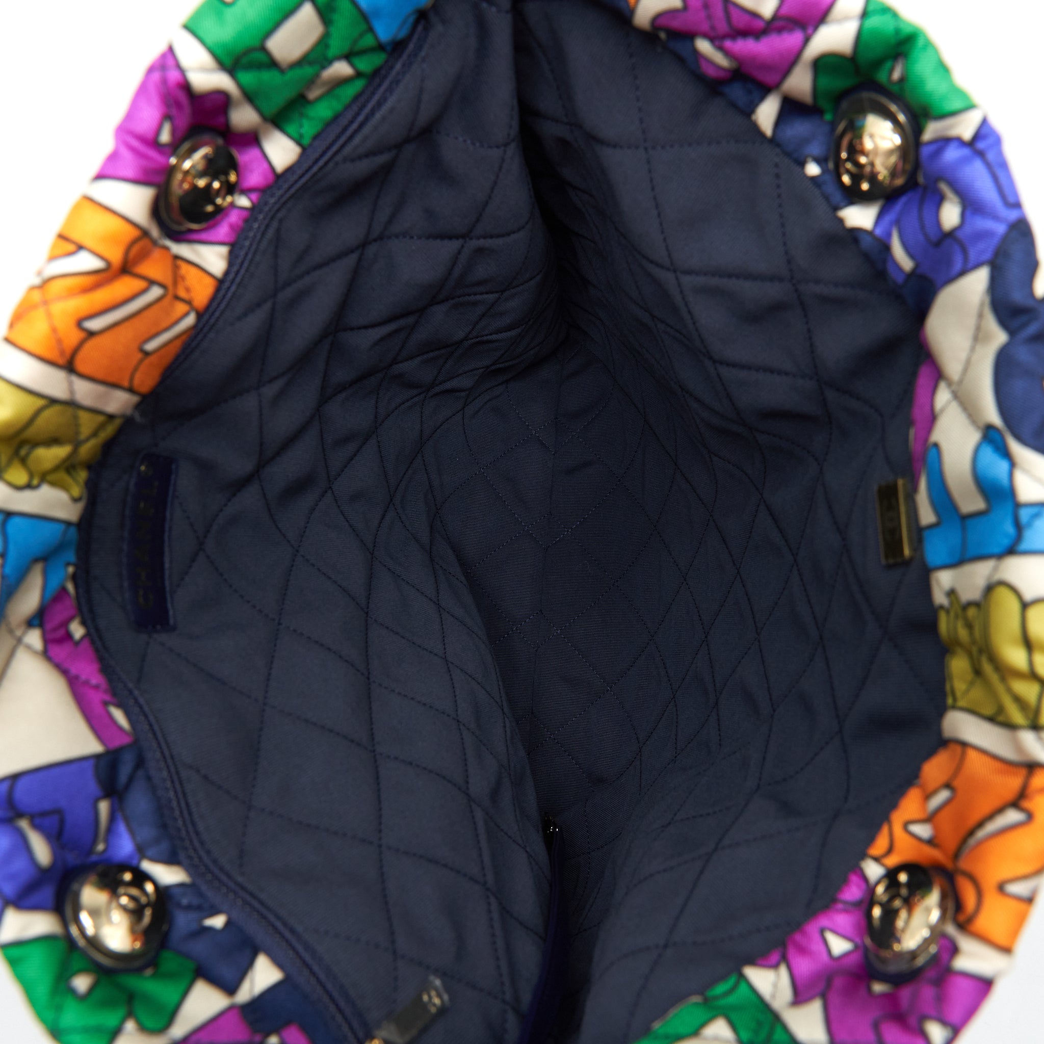 chanel-21k-printed-barricades-quilted-logo-shopping-tote-bag-multicolour-lghw